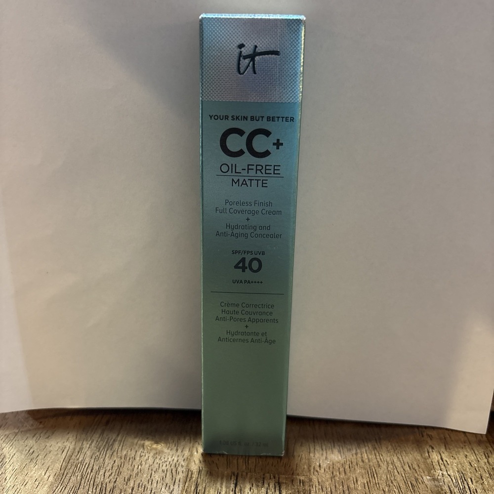 It Cosmetics, Oil Free Matte  High Coverage Matte CC Cream Light Medium NEW